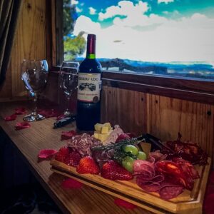 kit Romántico: Vino & Tabla Gourmet
